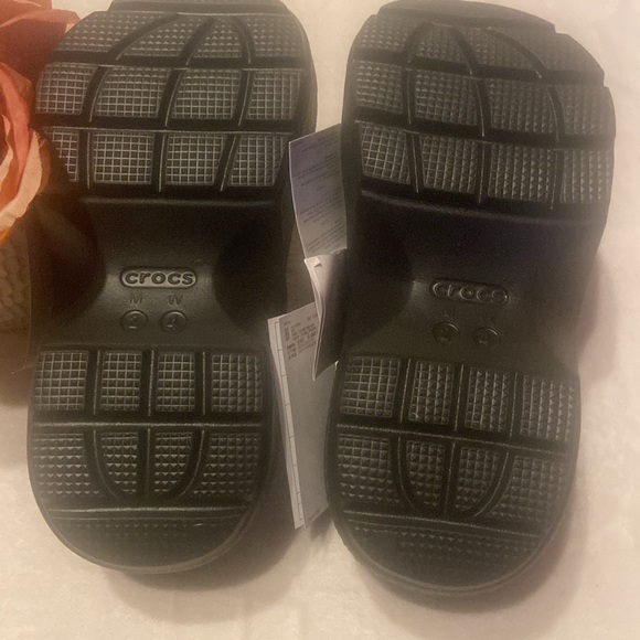 CROCS NWT Stomp Clogs Women Size 4 Men’s Size 2 Black - Picture 8 of 12